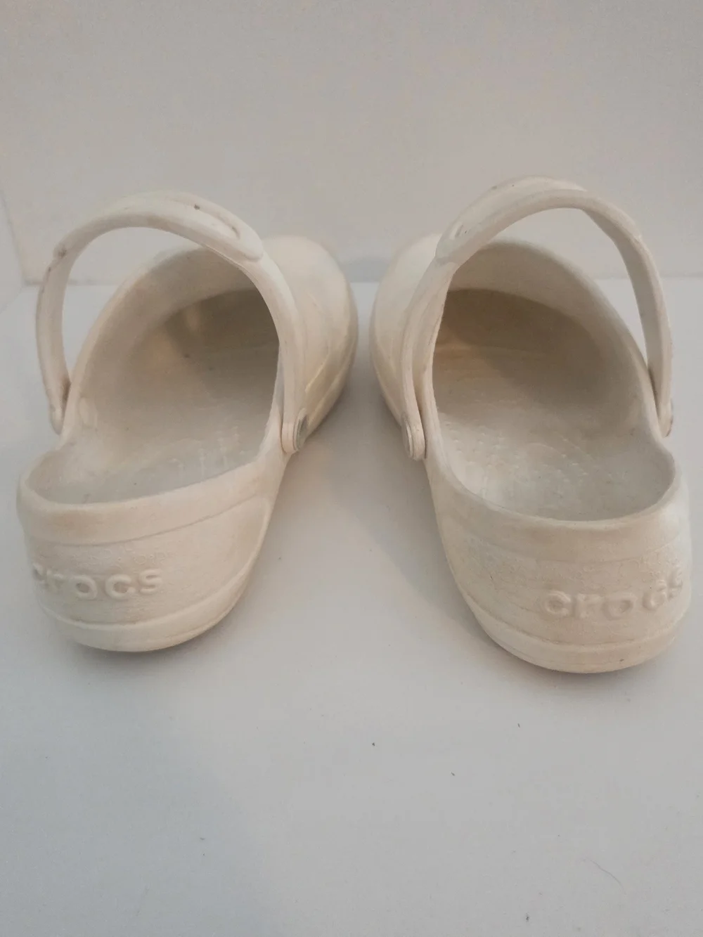 White/Cream Crocs Classic Clog Sandals Size 6